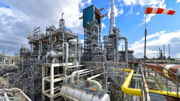 Shell to Carry Out Maintenance at its 404,000 bpd Pernis Refinery