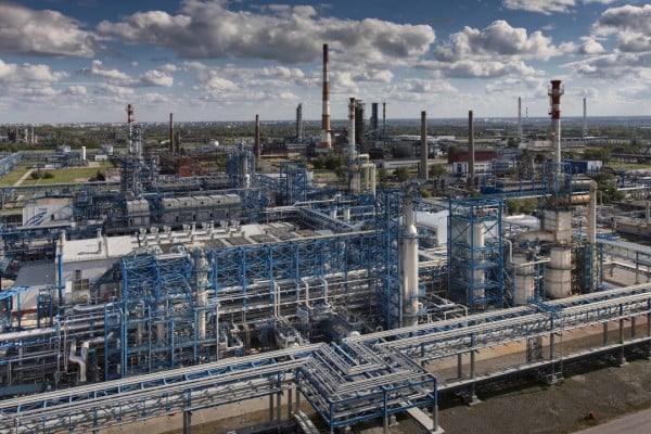 Fire Breaks Out at Gazprom Neft's Omsk Refinery