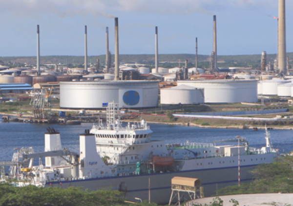 Venezuela's PDVSA to Operate Curacao Refinery for One More Year