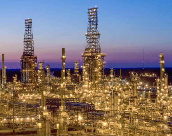 Marathon Petroleum Profit Tops Estimates on Robust Refining Margins