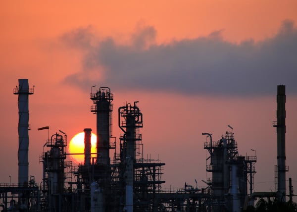 Sinopec Expects to Start Zhanjiang Oil Refinery at End of July